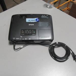 lot 85 image: Epson PowerLite 1716 with power adapter