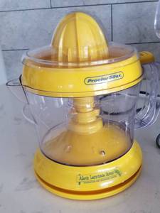 lot 76 image: Blender and Juicer Small Appliance Lot  Oster, Nutri Bullet, Procter Silex