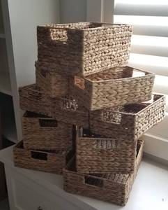 lot 98 image: Lot of 10 Woven Raffia Baskets