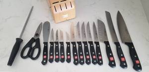 lot 47 image: Wusthof Gourmet Knife Set with Block