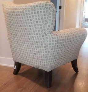 lot 16 image: Modern Upholstered Club Chair