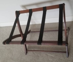 lot 91 image: Folding Guest Luggage Stand