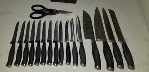 lot 48 image: Calphalon Contemporary Self-Sharpening 14-Piece Cutlery Set with SharpIN Technology