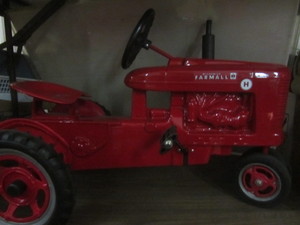IH Farmall Pedal Tractor