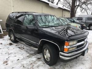 lot 4 image: 1999 Chevrolet Tahoe LS 4x4