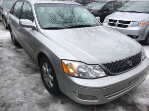 lot 12 image: 2001 Toyota Avalon XLS