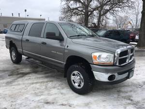 lot 17 image: 2006 Dodge Ram 2500 SLT Megacab 4x4