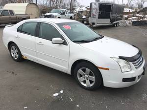 lot 24 image: 2008 Ford Fusion SEL