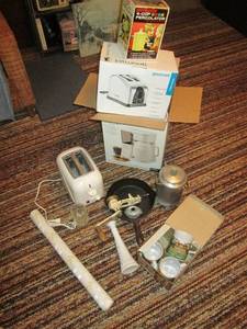 Lot of kitchen items, new and vinta...