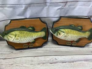 lot 29 image: Lot of 2 Vintage Big Mouth Billy Bass