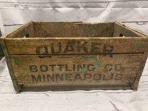 lot 51 image: Antique Quaker Bottling Co. Wood Crate from Minneapolis