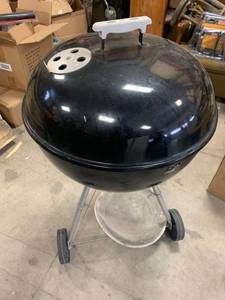 lot 80 image: Weber BBQ Grill  (excellent shape)