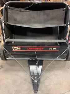 lot 82 image: Agri-fab 38 Lawnsweeper with Bag
