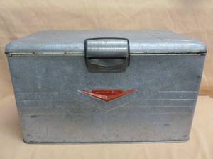 lot 6 image: Vintage Cooler