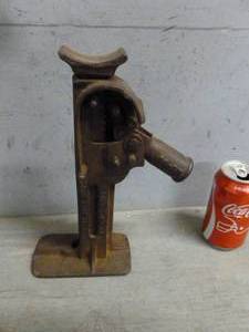 lot 49 image: Antique Model T Jack