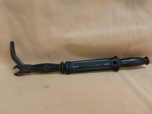 lot 75 image: Antique Nail Puller