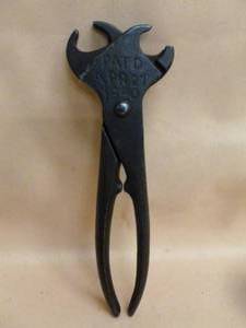 lot 84 image: Antique Tool