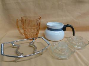 lot 104 image: Vintage Kitchen Items