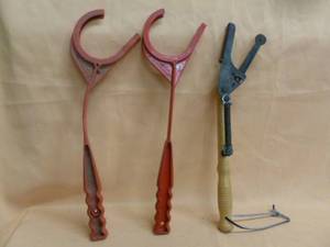lot 160 image: Clay Pigeon Throwers