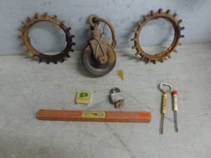 lot 174 image: Vintage Items