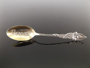 lot 82 image: Antique .925 Sterling Silver Denver Columbine Souvenir Spoon 