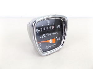 lot 25 image: Vintage Schwinn Sting Ray Speedometer