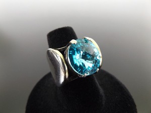 lot 64 image: .925 Sterling Silver Aquamarine Crystal Statement Ring Size 6