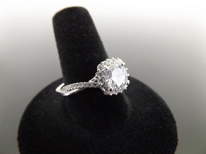 lot 70 image: .925 Sterling Silver Crystal Ring Size 8.75