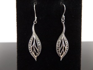 lot 77 image: .925 Sterling Silver Art Nouveau Hook Dangle Earrings