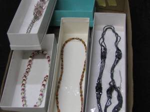 lot 3 image: Jewelry