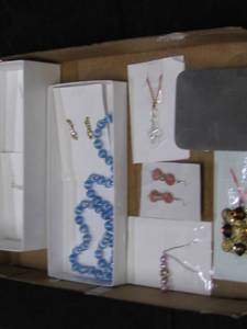 lot 5 image: Jewelry