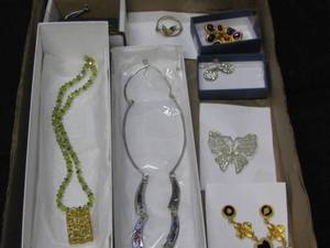 lot 7 image: Jewelry