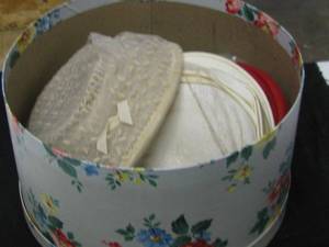 lot 9 image: Vintage Ladies Hats
