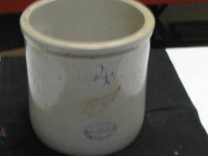 lot 16 image: Red Wing 4gl Crock