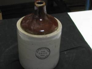lot 19 image: Red Wing 1gl Crock Jug