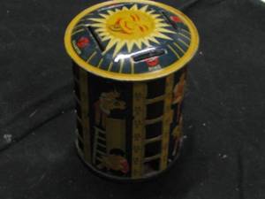 lot 34 image: Vintage Tin Litho Coin Bank