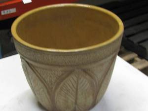 lot 37 image: Jardiniere