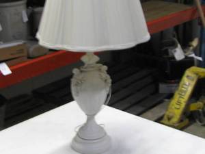 lot 38 image: Vintage Table Lamp