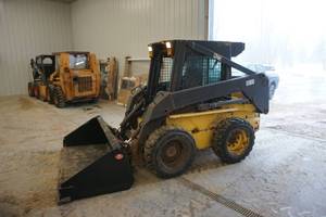 lot 4 image: Early-Mid 2000 New Holland Model LS170 Skid Loader Skid Steer