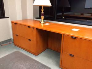 lot 25 image: Impressive High Quality Kimball Furniture Company Heavy Duty Extra Large Executive Office Honey Colored Reception Workstation Desk With 4 Drawer Locking Filing Cabinets (Lateral or Regular Files) & Key - Excellent Condition
