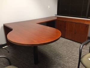 lot 37 image: WOW MSRP $7000 Kimball Office Furniture Mahogany Veneer U Shaped Executive Office Workstation With Large Peninsula & 5 Locking Drawers Credenza With Keys - Great Condition - Very Beautiful With Very Little Wear For Age