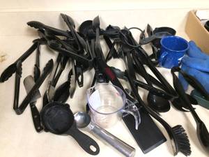 lot 94 image: Lot of Kitchen Utensils
