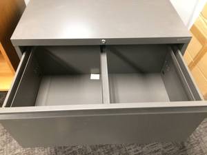 lot 47 image: 2 Drawer Metal Lateral Filing Cabinet