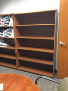 lot 39 image: Kimball Office Furniture Extra Large 5 Shelf Wood Bookcase Shelving Unit - Great Condition 4ft x 14 x 72H