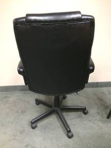 lot 80 image: Executive Leather Office Chair - Excellent Condition