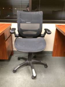 lot 78 image: Mesh Office Chair - Excellent Condition