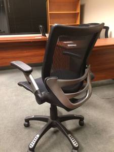 lot 79 image: Mesh Office Chair - Excellent Condition