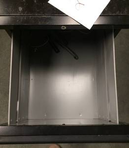 lot 51 image: 2 Drawer Metal Filing Cabinet
