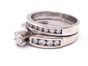 lot 27 image: Ladies Diamond Estate Ring in 14k White Gold