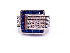 lot 43 image: Stylish Blue and White Stone Buckle Estate Ring in Sterling Silver